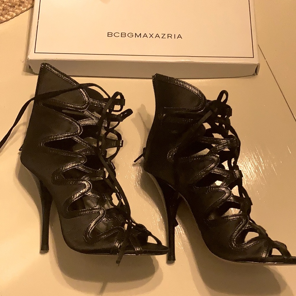 BCBGMAXAZRIA lace up bootie size 5.5.